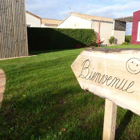 La Cabane Du Bonheur Ле-Эрбье Экстерьер фото